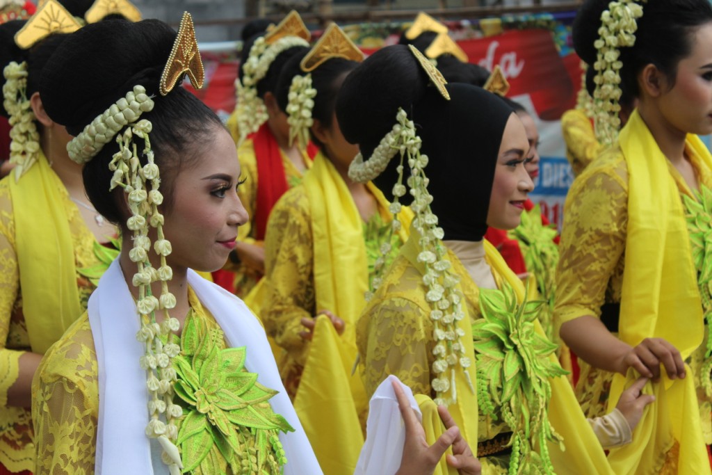 Tarian Godril Kolosal, Wujud Nyata Empati Dan Peduli Kearifan Lokal ...