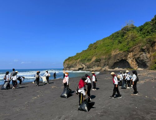 BEM ITB WiGa Gelar Aksi  ‘Rawat Ruwat Lingkungan’ di Pantai Dampar